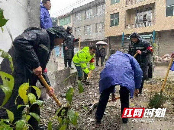 龙山县桂塘镇推进人居环境整治开启美颜新模式