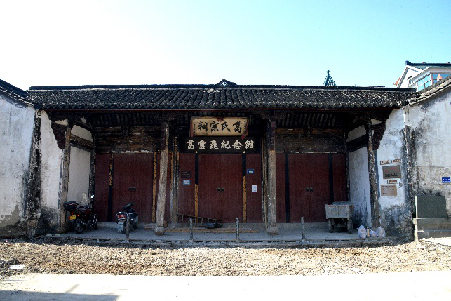 葛氏宗祠,建于清中晚期,为典型的宗祠建筑,由门厅,正厅和厢楼组成