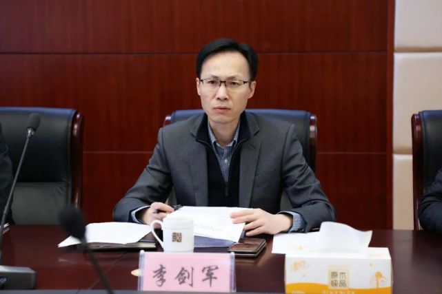 学习教育领导小组第三次会议,院党组书记,代理检察长李剑军主持会议