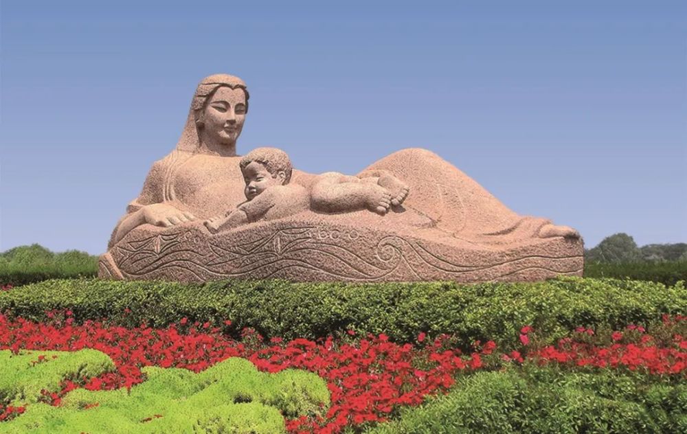 黄河母亲雕塑在黄河沿岸众多景观中最为优美的当属黄河母亲雕塑,象征