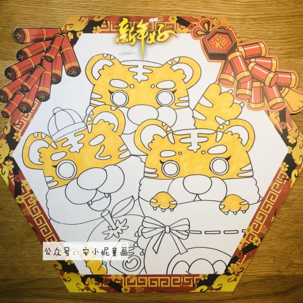 大的区别性设计出三只不同动作的老虎用铅笔先在画面以叠叠构图方式再