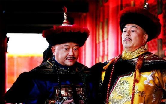 宋代的赵佶就非常喜欢踢蹴鞠,也就是今天的足球.