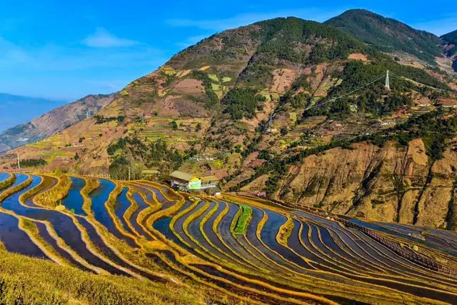 坐标:四川攀枝花市米易县新山傈僳族乡11坪山梯田坪山千亩梯田源于元