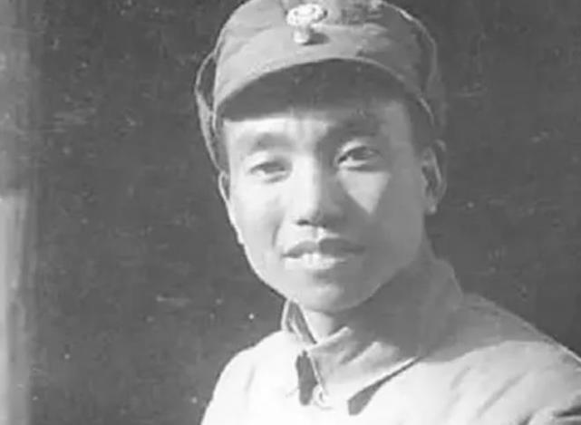 柴云振生于1925年10月份,父母是四川岳池县一个小山村的穷苦人家,家