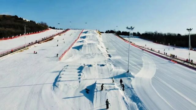 "辽宁百万青少年上冰雪公益活动暨沈北花海冰雪嘉年华