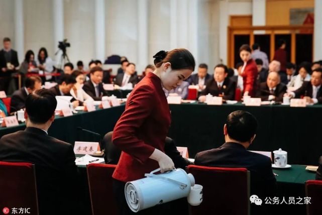 开会给领导倒水的礼仪实用必看收藏贴
