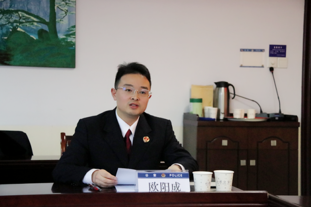 揭牌仪式后,周拥军,夏立海,欧阳成等领导实地察看了侦查监督与协作