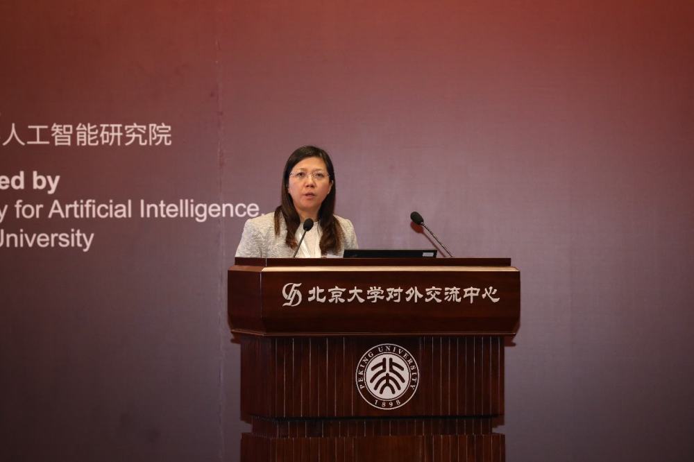 黄如院士也才52岁,要知道东南大学的校长可是副部长级别的职位,可以说