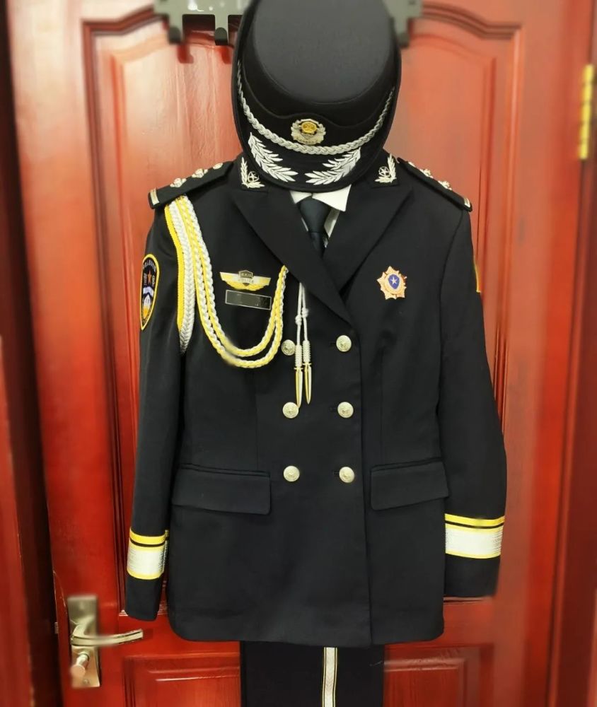 你好警察节快来围观塔河公安民警的警礼服