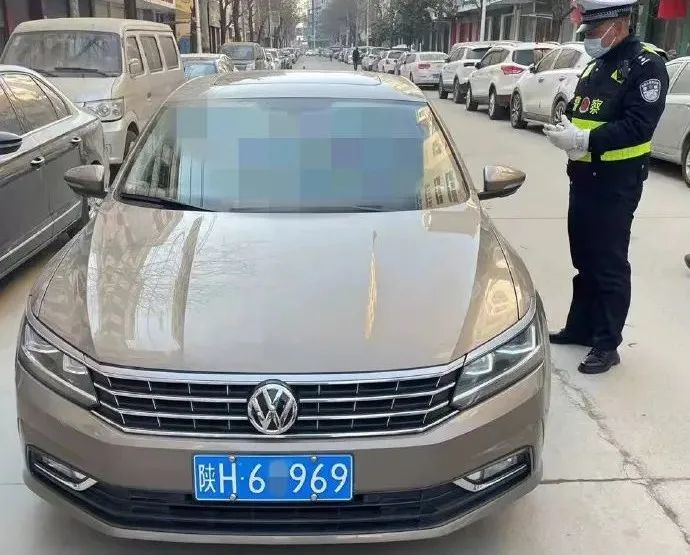 商州区惠民一路违法时间:2022年1月5日14时33分驾驶人:张某某车牌号码