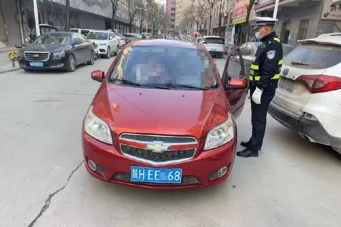 商州区惠民一路违法时间:2022年1月5日14时33分驾驶人:张某某车牌号码