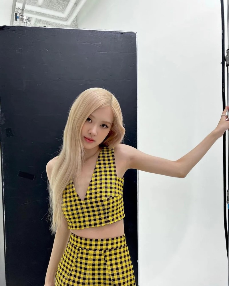 blackpink朴彩英0107ins图片更新