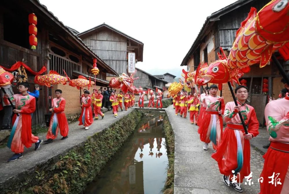 "这一次央视小春晚《东西南北贺新春》特别节目来我们周宁鲤鱼溪录制