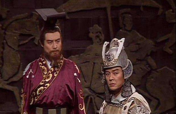 关羽被吕蒙的计策所骗,关羽带领儿子关平等将领,向樊城进攻.