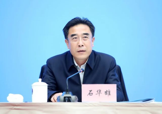 甘肃省道安委副主任,省交通运输厅副厅长石华雄作会议交流发言.