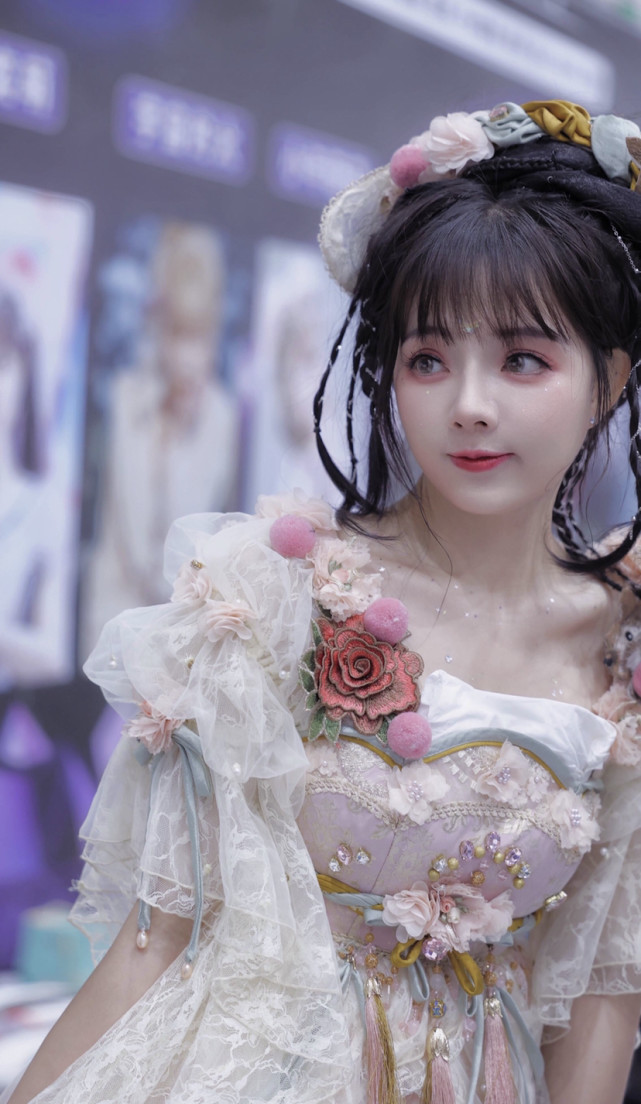 跨次元科技偶像女团ssidol成员王奕萌 (来自:天朝皇后)跨次元科技