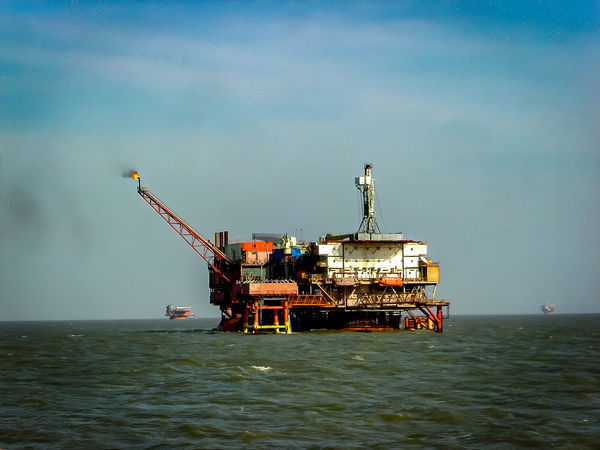 最新爱体育app下载发布:重磅中石油与中海油签署全面深化战略合作框架协议中海油在渤海发现1亿吨大油田