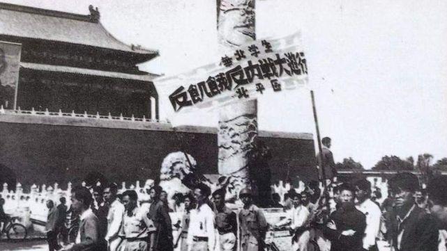 1947年,国立中央大学(南京大学的前身)的学生们发起了"五二零运动",这