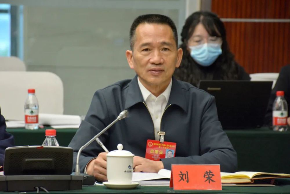 闽清代表团审议市人大常委会和市两院工作报告