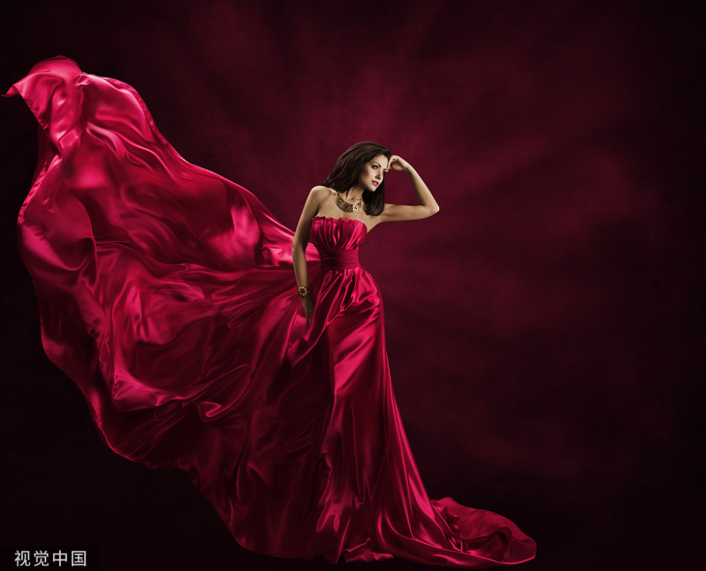 梦到自己穿红衣服，解析红色梦境中的深层寓意与心理暗示