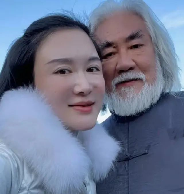 张纪中有一个大女儿,名叫张语芯,比杜星霖年纪还要大.