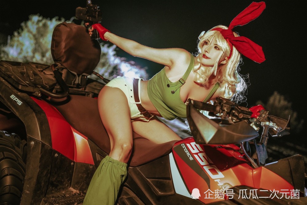 才不是呢,人家是淑女啦!coser:秋和柯基