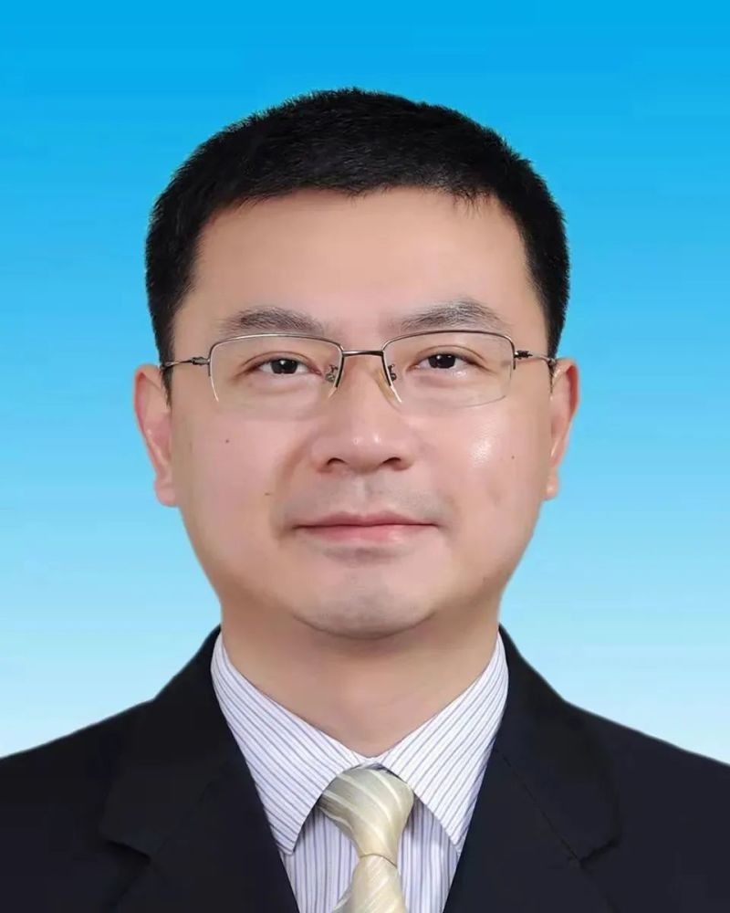李晋龙,男,汉族,1976年9月生,大学,中共党员,当选为揭阳市人民政府副