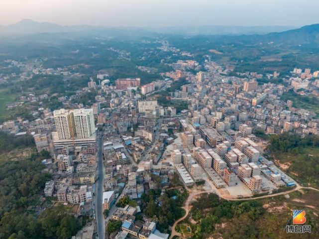 英桥镇,地处博白县东南部,东接文地镇,南连广东廉江市塘蓬镇,西接大垌