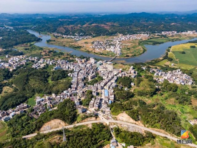 菱角镇,地处博白县西南部,东与松旺镇相邻,南与合浦县接壤,西邻石埇镇