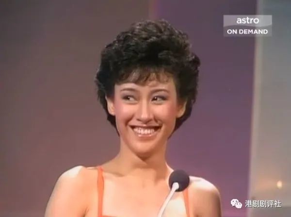 马倩衡在1984年参选香港小姐夺得亚军,同届冠军是高丽虹,季军是唐丽球