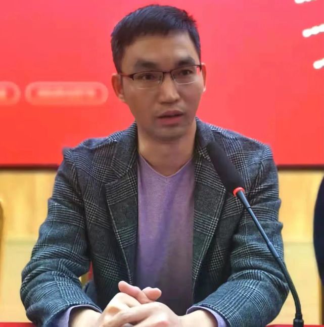 镇分管教育领导苏俊贤对老同志为我镇教育事业及公益事业所作出的积极