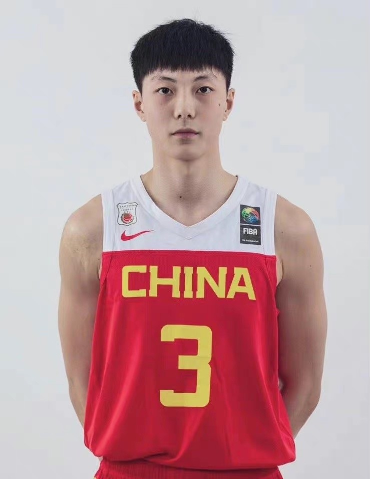2019-20赛季,胡明轩入选cba全明星阵容并当选最佳星锐球员