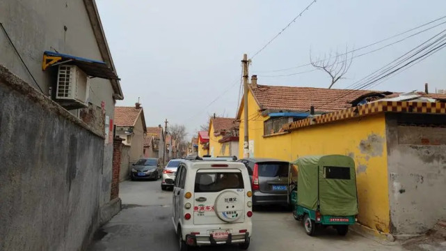 朱瑞祥家住潍坊安丘市里一条小巷内,自从老伴搬去养老院后,他便独自