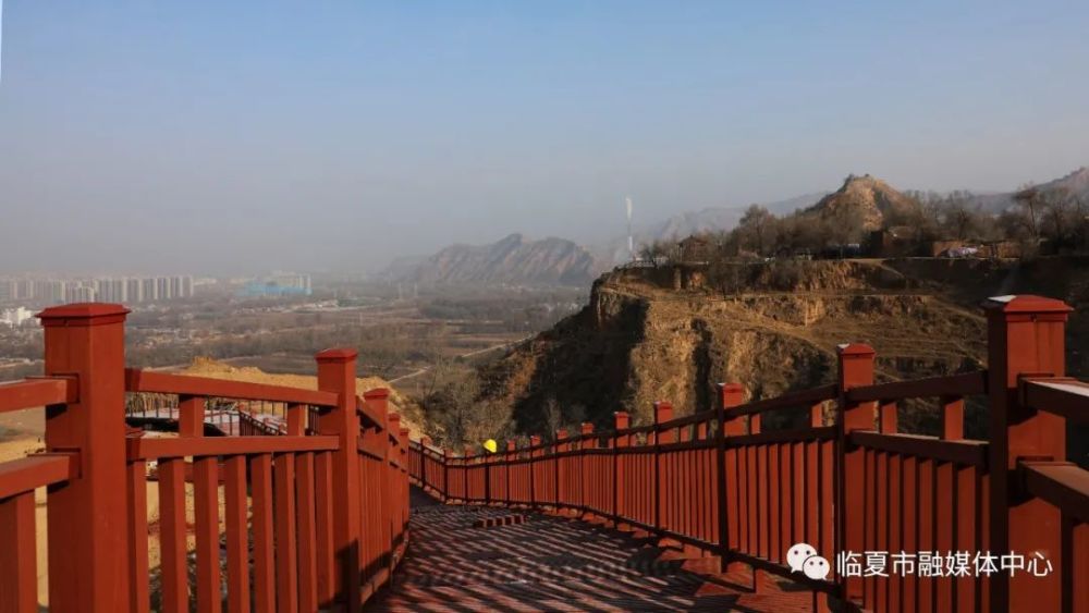 临夏市凤凰山文旅景区建设项目栈道工程施工一标段已完成工程量的80