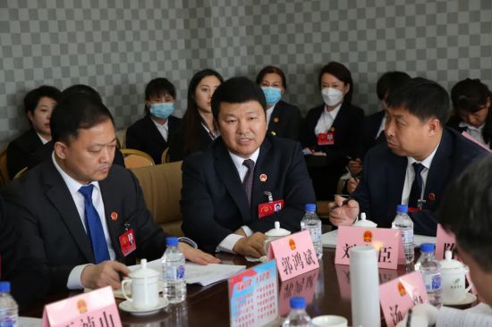 参加辽源市九届人大一次会议的代表共商辽源发展大计