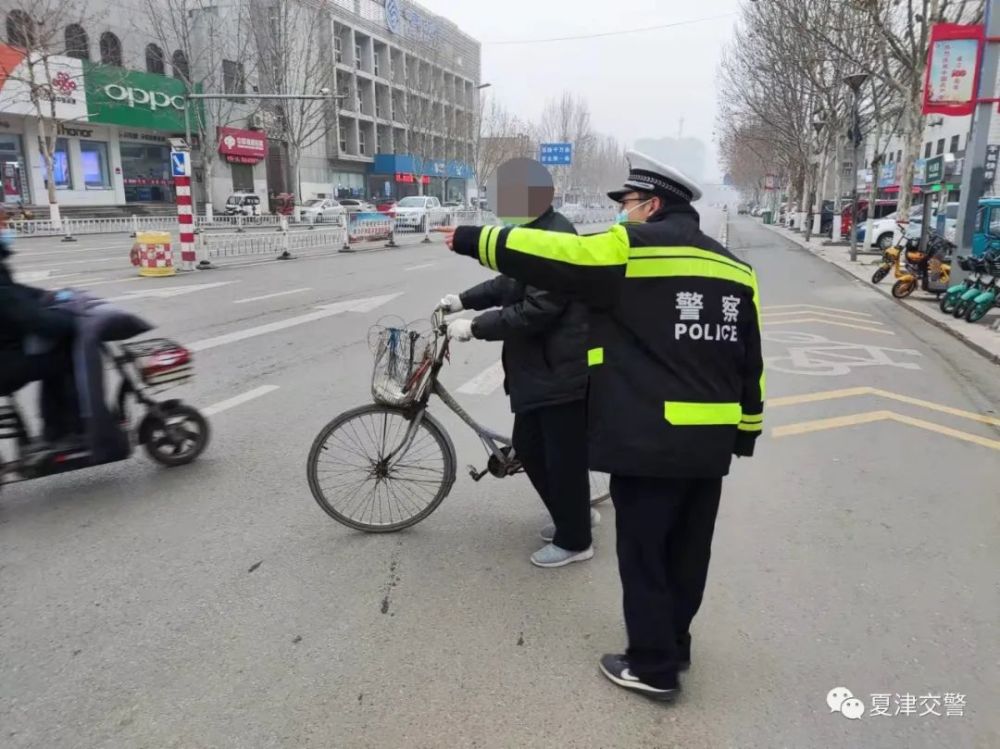 夏津交警持续开展城区交通秩序治理行动多名非机动车驾驶人被处罚