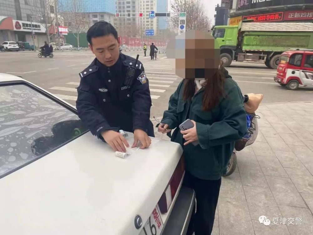 夏津交警持续开展城区交通秩序治理行动多名非机动车驾驶人被处罚