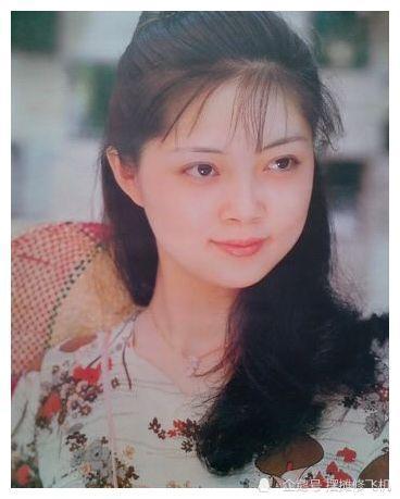薛宝钗为何只能是张莉的张莉的宝姐姐有什么魔力呢
