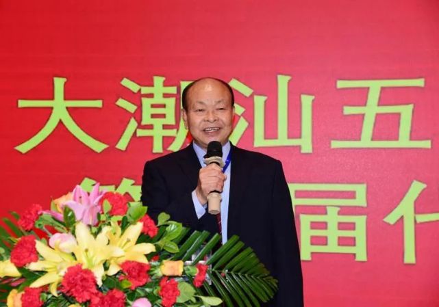 刚刚,胪岗上厝吴镇雄任常务副会长,大潮汕吴氏会换届