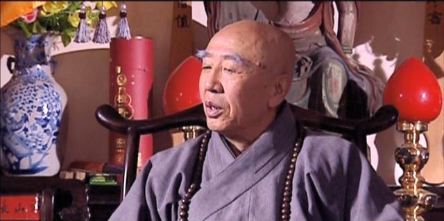 智玄大师把修改过九字的上阙词送给丁元英,说道:"贫道与失主的一阙之