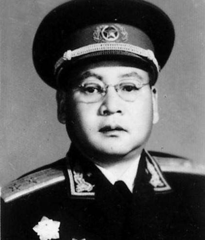 腾海清也不例外他之前是团政委的职务,1938年他奉命孤身一人从延安到