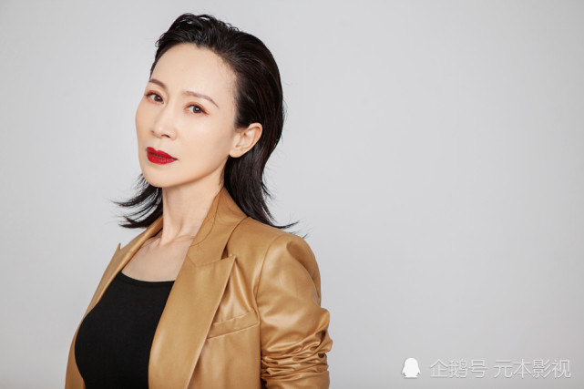 钱洁写真大片曝光 精致干练气场强大