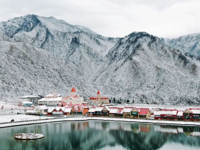 【夜场滑雪已开放】西岭雪山冰雪项目已全面开放,众多项目让你雪上嗨