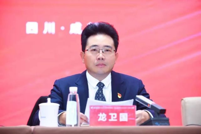 中建西南院党委书记,董事长龙卫国代表院党委向大会作党建工作报告