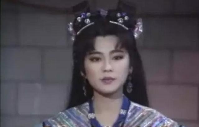 还总想着帮助自强,让他回归清醒,但自强被西门霜蛊惑,对百里冰视而不