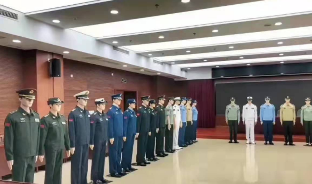 填补解放军空白为什么我军要向俄学习列装21式作业服