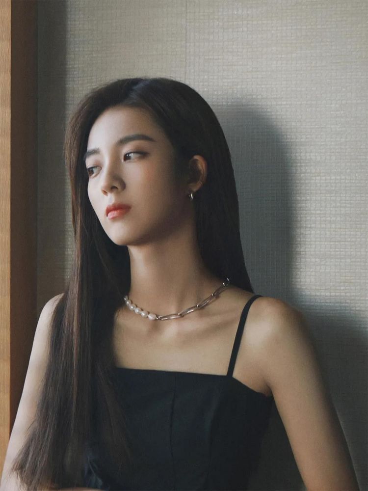 万鹏颜值与实力并存的气质女神