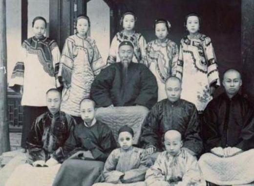 该不该给子孙留财李鸿章混血孙子用一生悲剧证明留财不如留德