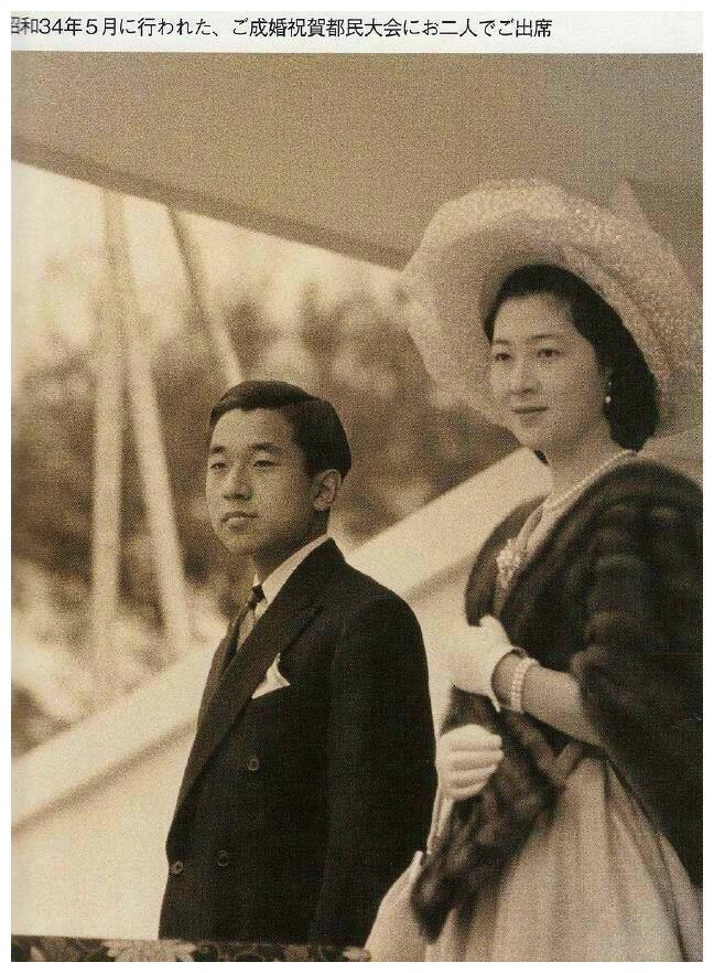 妈妈的颜值,德仁天皇的身高才163公分,文仁亲王个子总算有了一些突破
