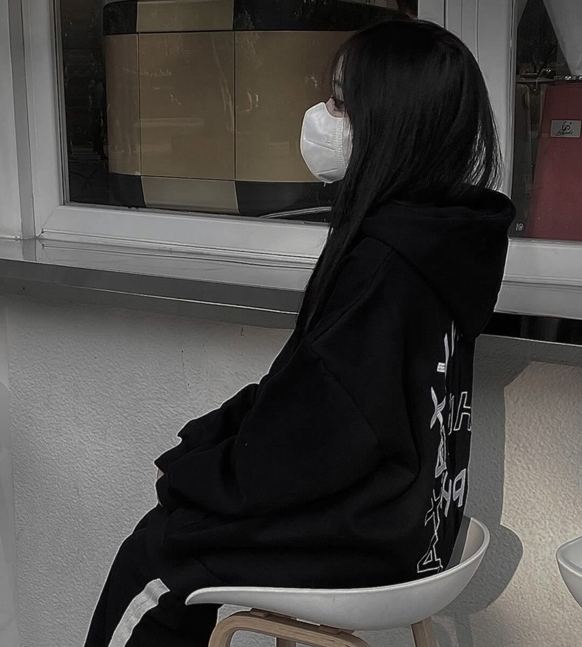 男孩子一眼心动的黑色系高冷女头